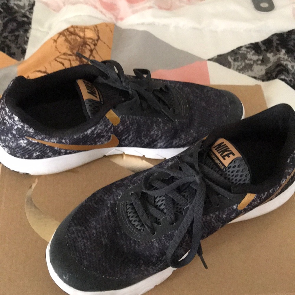 Nike women's sz 8.5